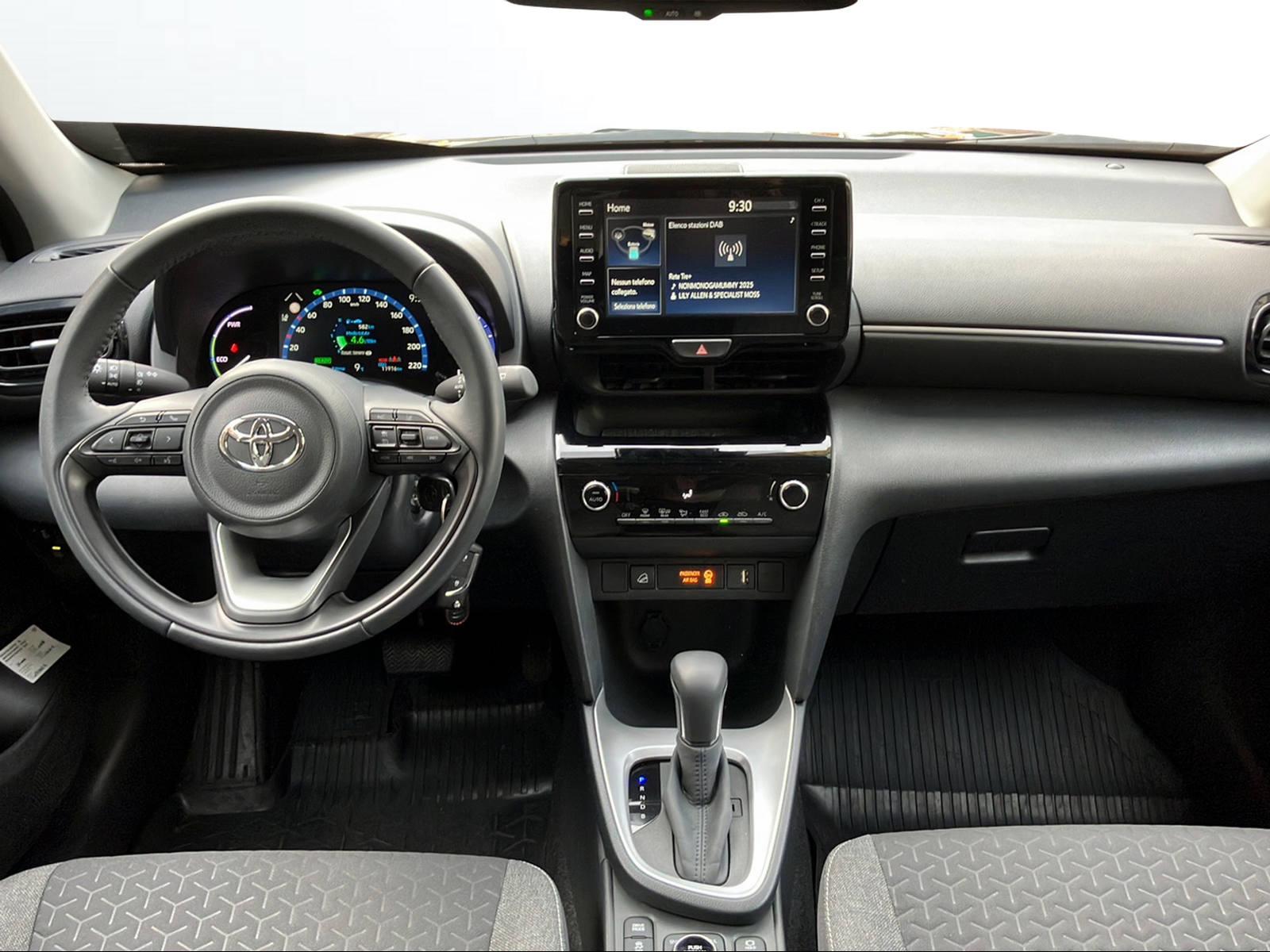 TOYOTA Yaris Cross 1.5 VVT-i HSD Comfort AWD-i-image-9