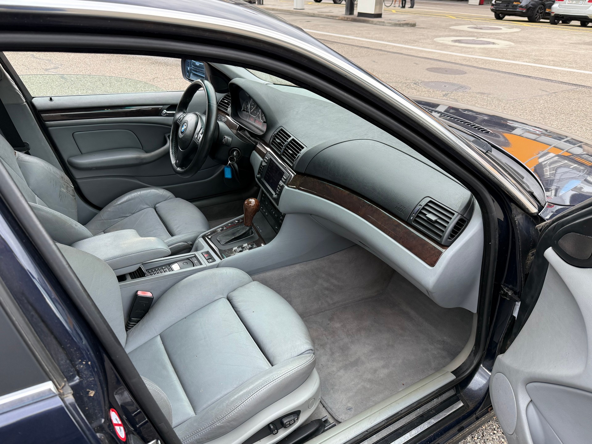 BMW 330i Steptronic-image-6