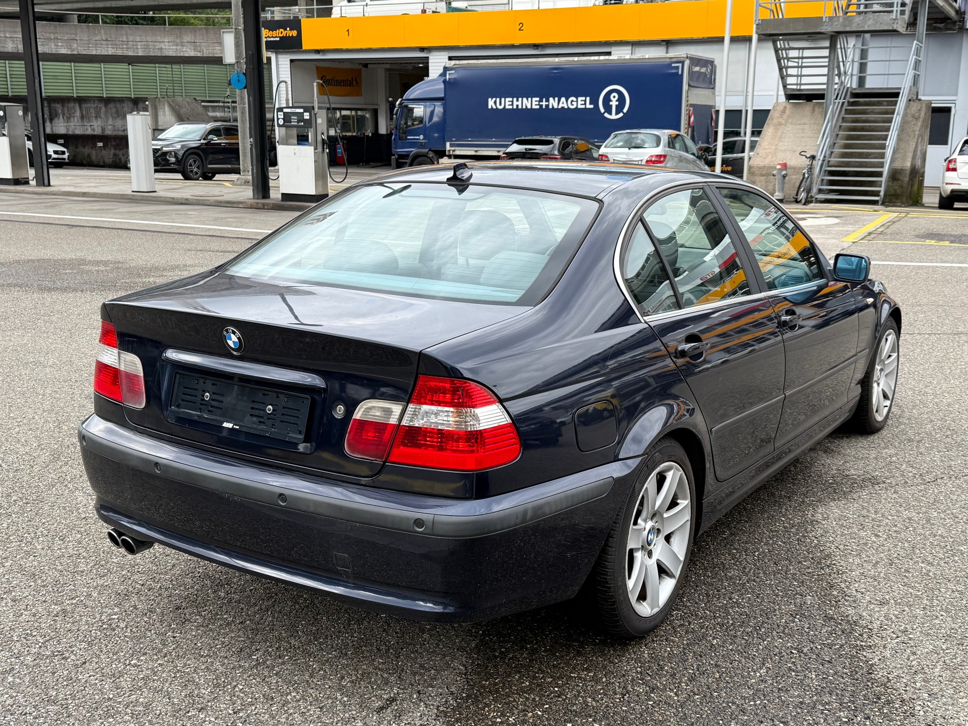 BMW 330i Steptronic-image-3