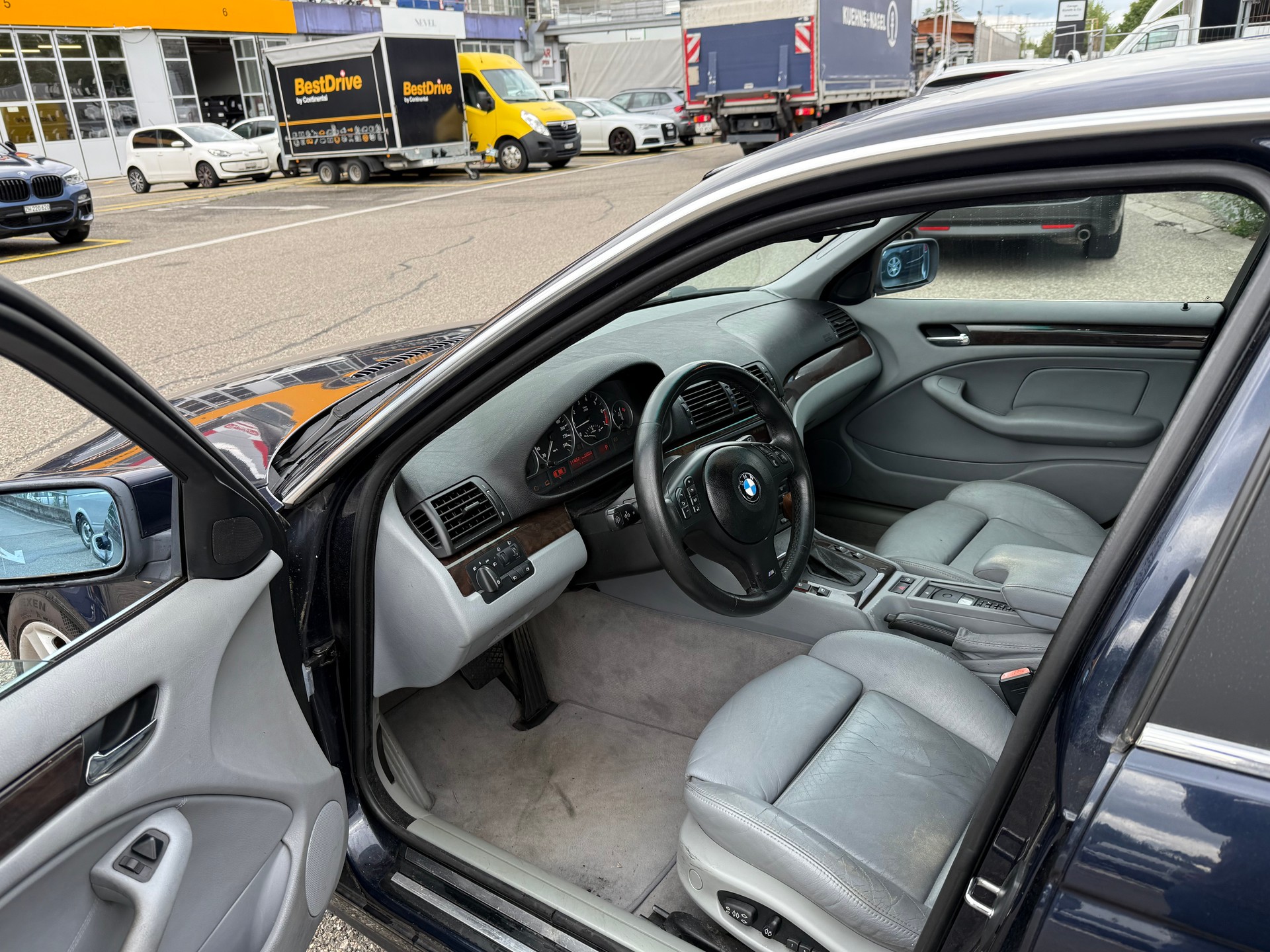 BMW 330i Steptronic-image-7