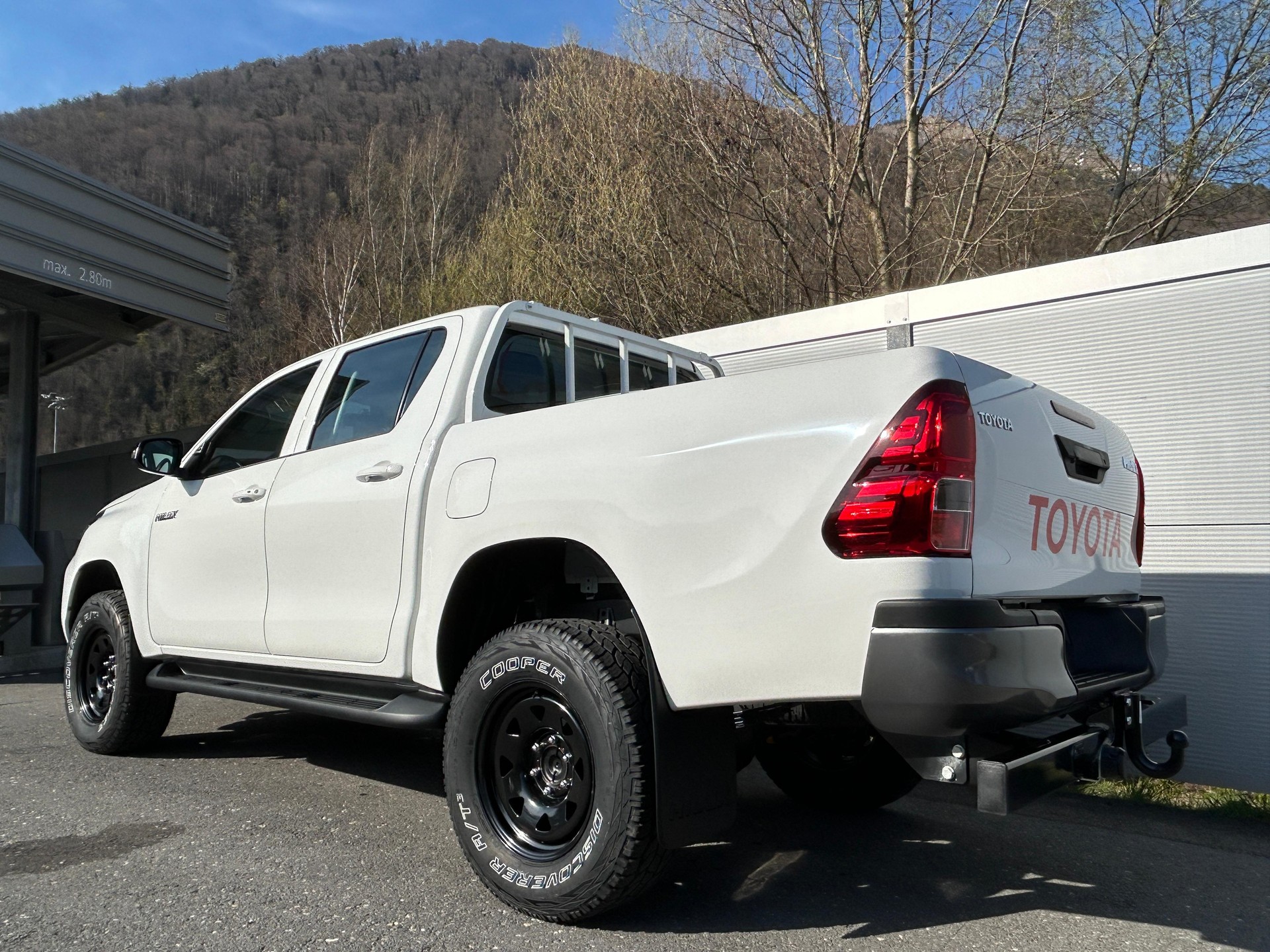 TOYOTA Hilux Double Cab.-Pick-up 2.8 D-4D 204 Comfort-image-3