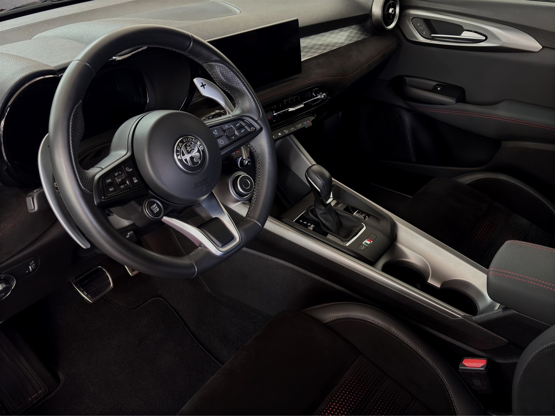 ALFA ROMEO Tonale 1.5 48V Hybrid Veloce "ADAS Pack-RF.-Kamera-Leder Alcantara"-image-11