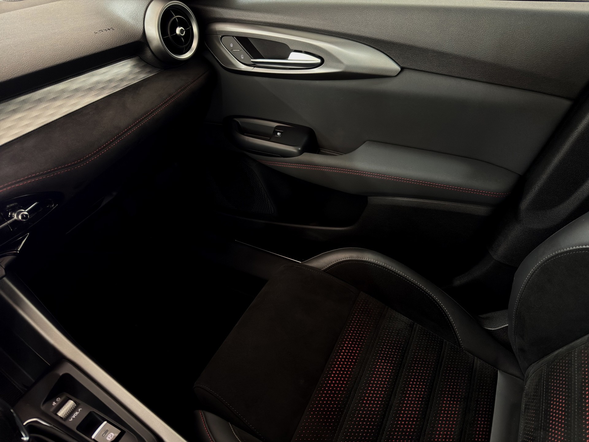 ALFA ROMEO Tonale 1.5 48V Hybrid Veloce "ADAS Pack-RF.-Kamera-Leder Alcantara"-image-20