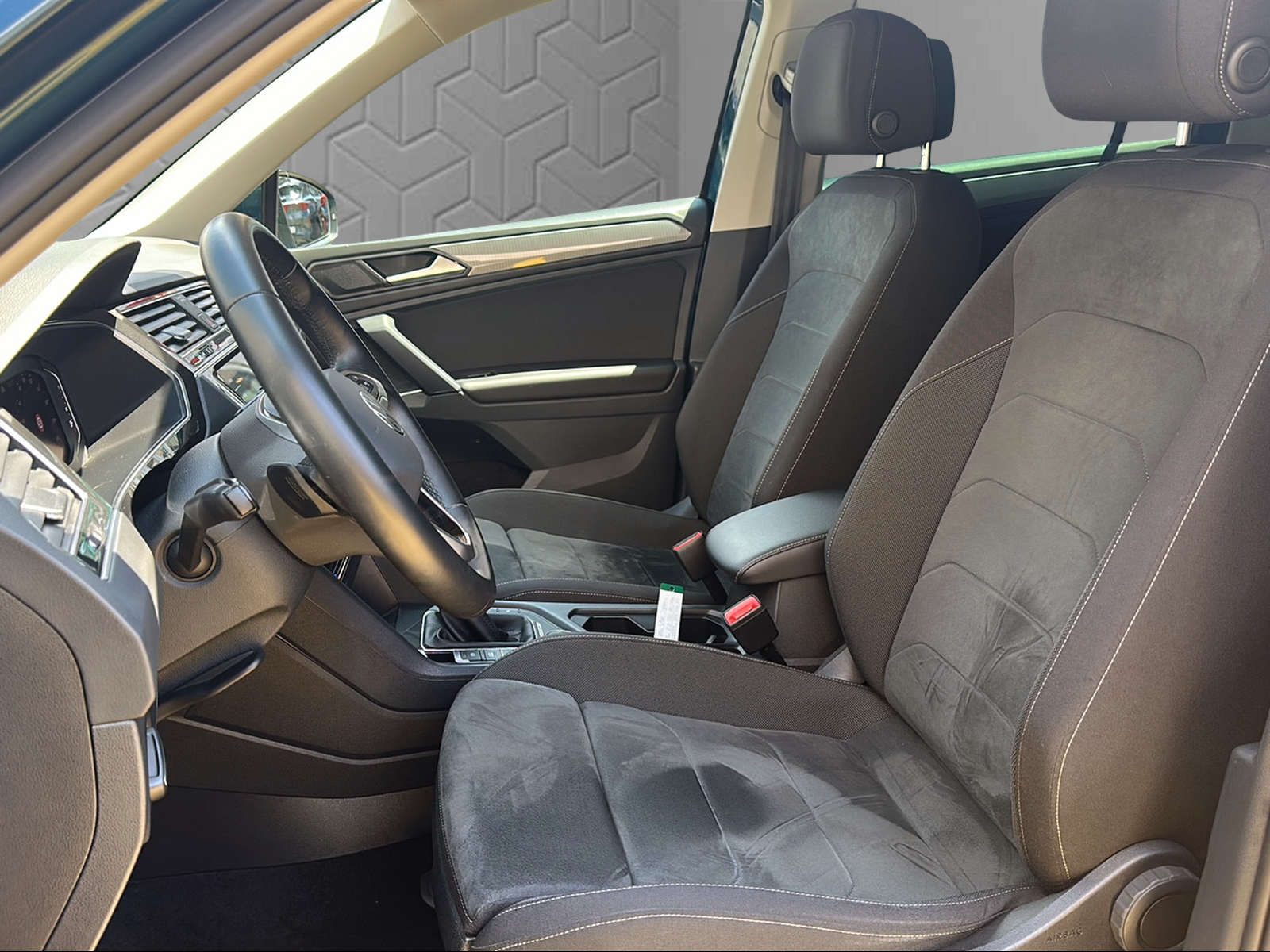 VW Tiguan 2.0TSI Life 4Motion DSG-image-10
