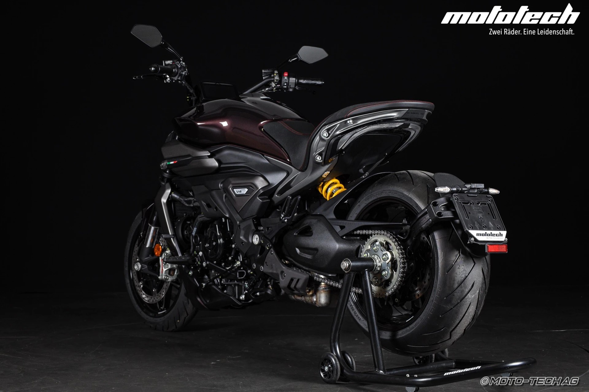 DUCATI X Diavel V4-showroom-element-1