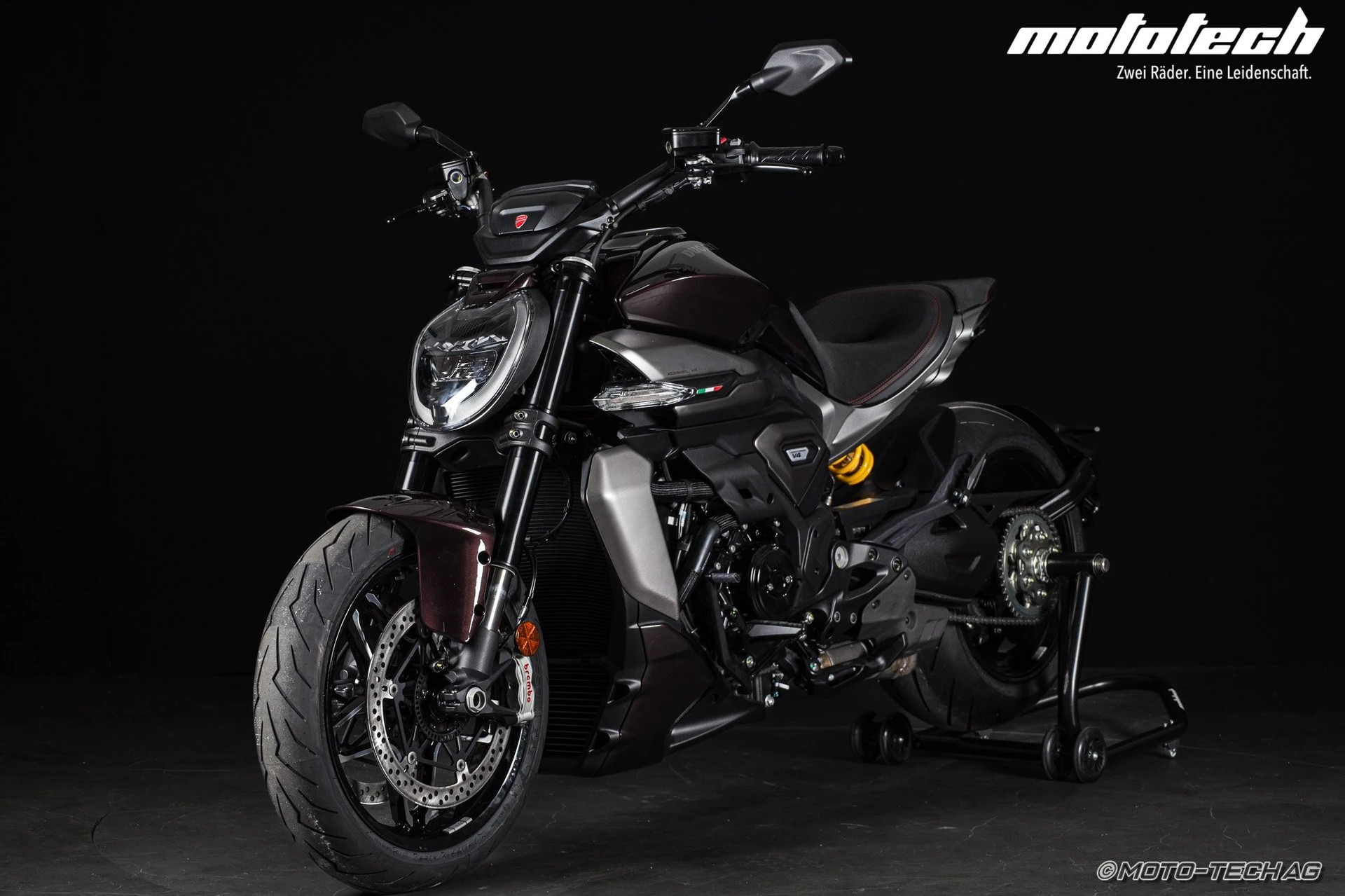 DUCATI X Diavel V4-showroom-element-2
