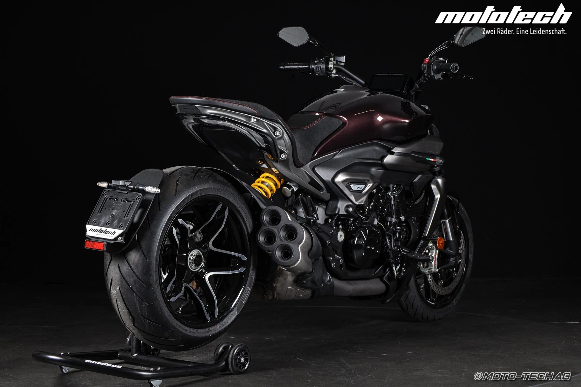DUCATI X Diavel V4-showroom-element-3