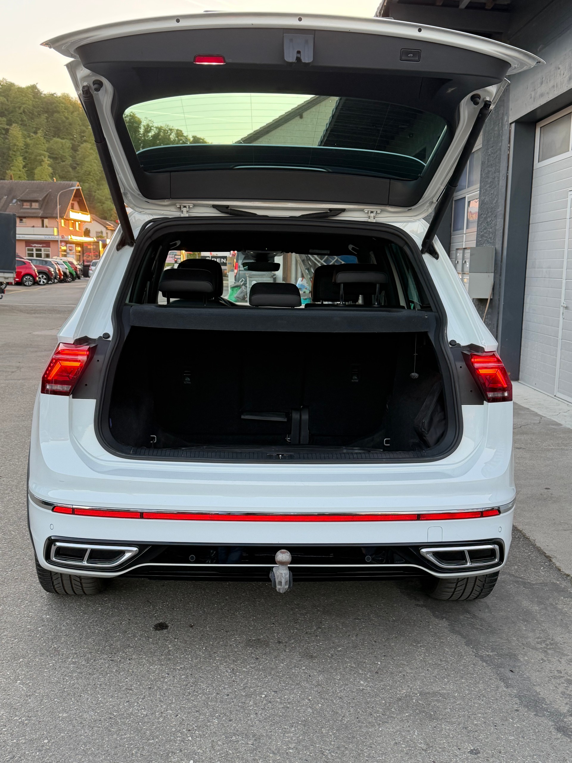 VW Tiguan 2.0 TDI SCR R-Line 4Motion DSG-image-5