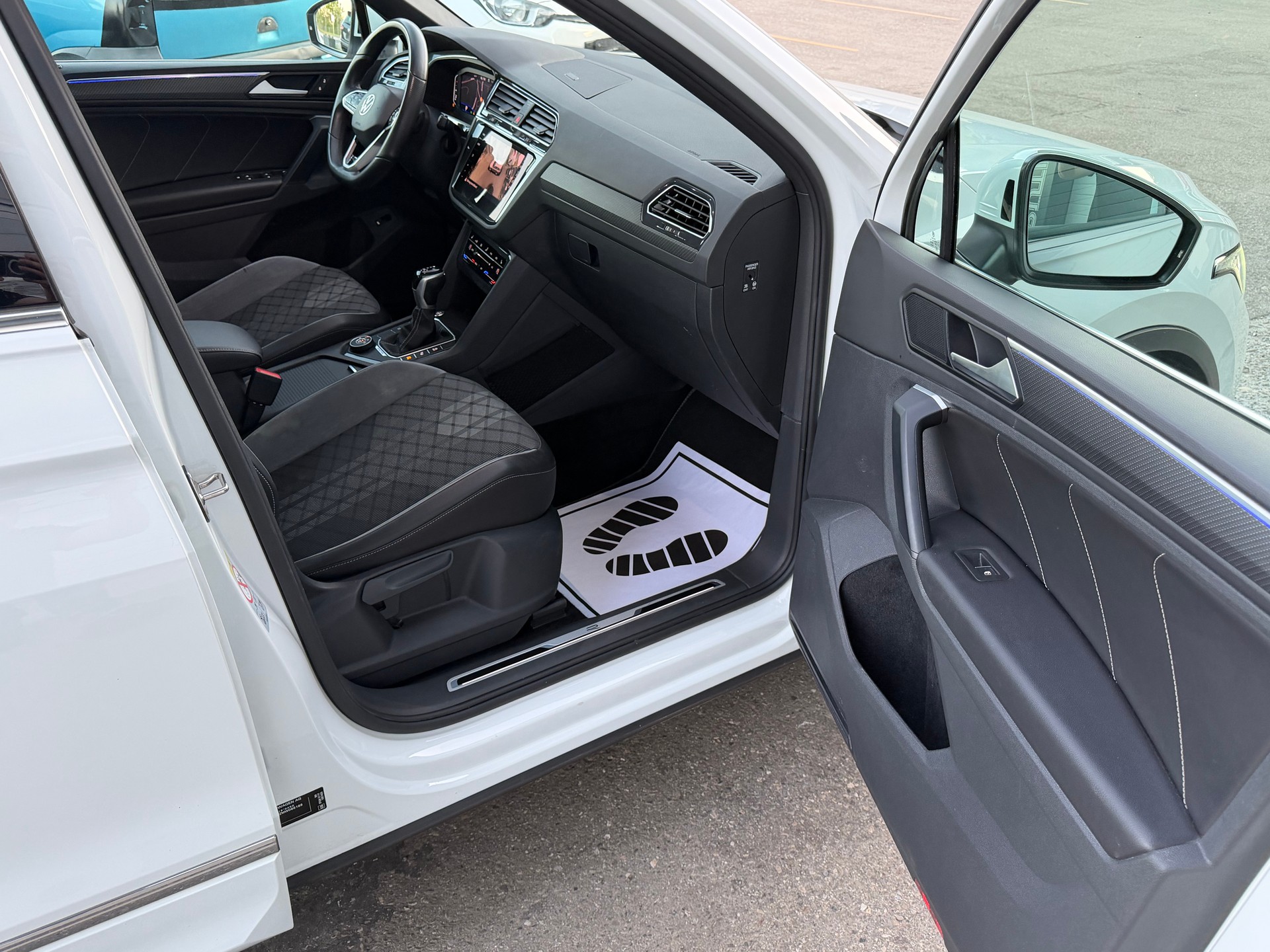 VW Tiguan 2.0 TDI SCR R-Line 4Motion DSG-image-12