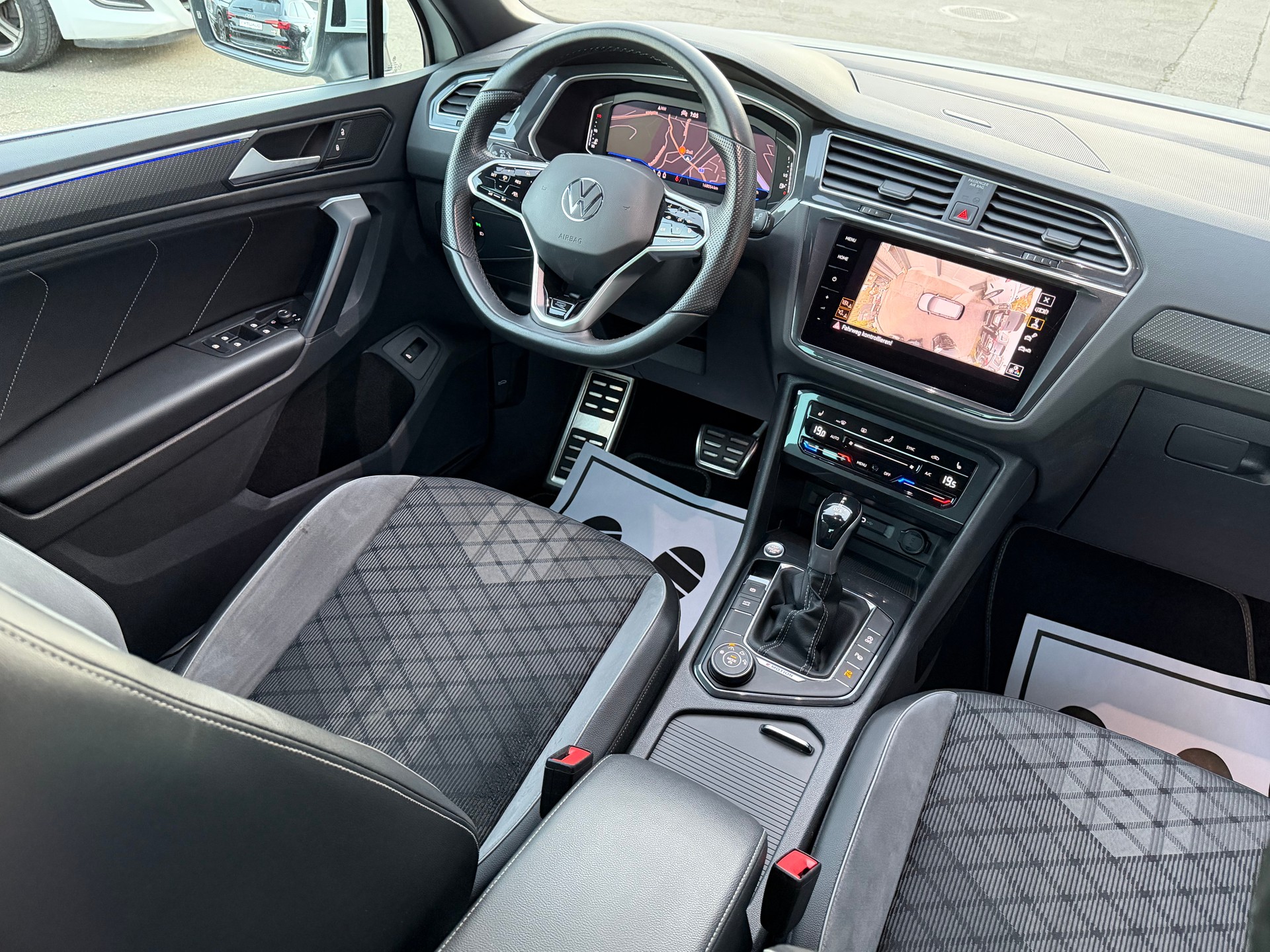 VW Tiguan 2.0 TDI SCR R-Line 4Motion DSG-image-8