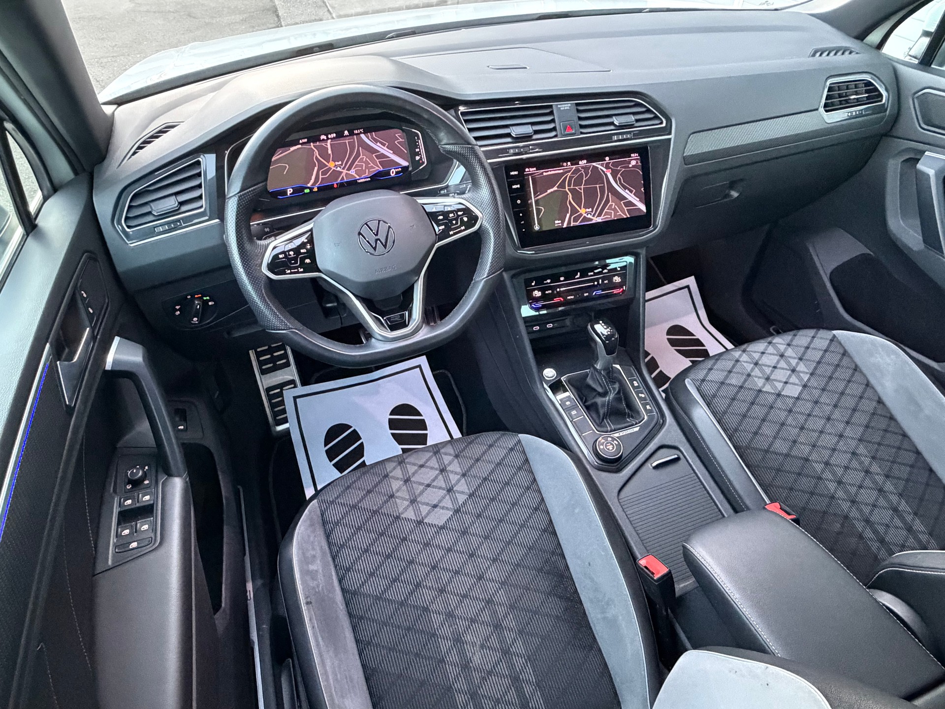 VW Tiguan 2.0 TDI SCR R-Line 4Motion DSG-image-11