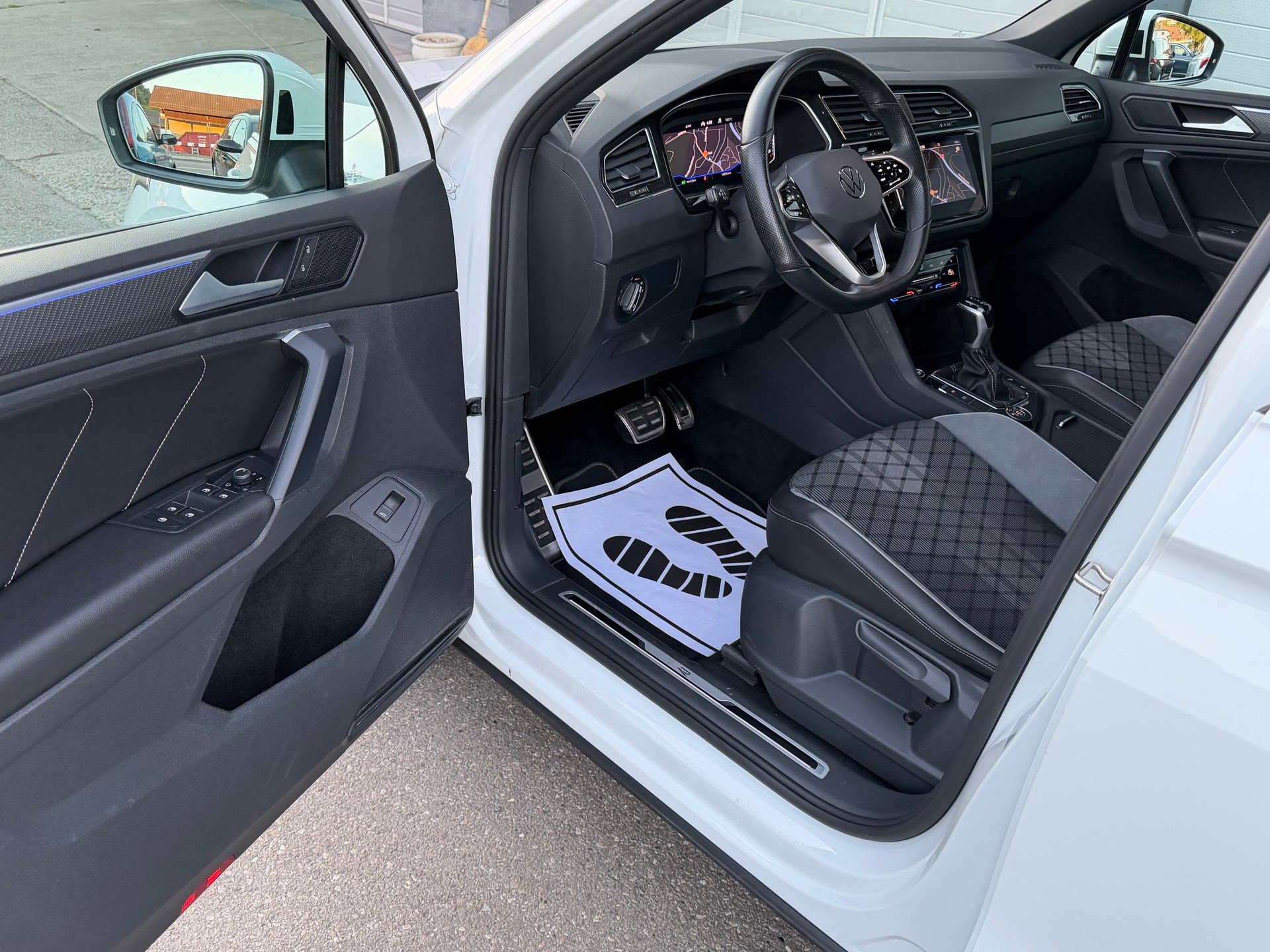 VW Tiguan 2.0 TDI SCR R-Line 4Motion DSG-image-7