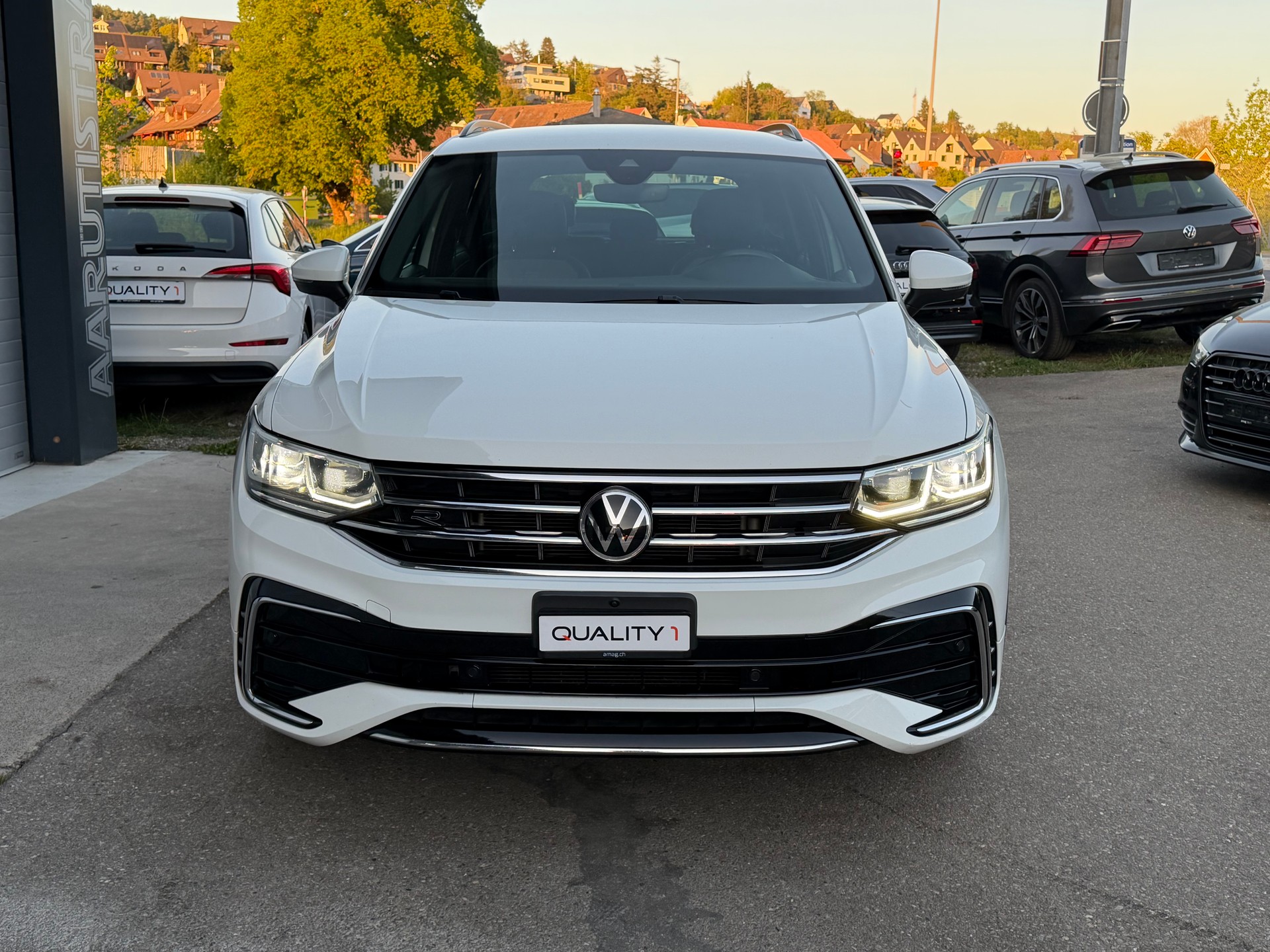 VW Tiguan 2.0 TDI SCR R-Line 4Motion DSG-image-1