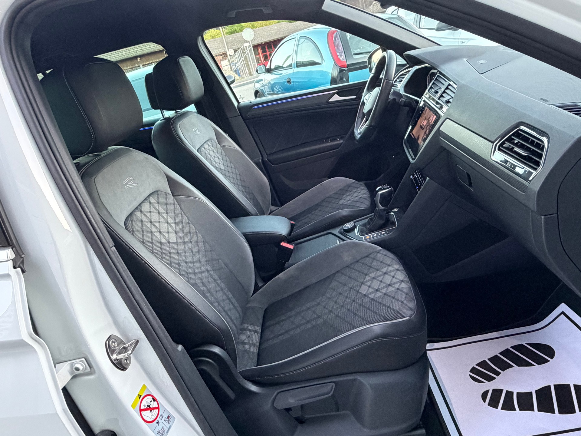VW Tiguan 2.0 TDI SCR R-Line 4Motion DSG-image-9