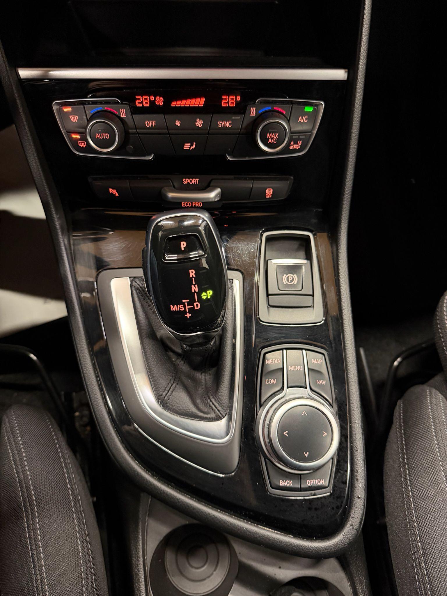BMW 218d xDrive Gran Tourer-image-17