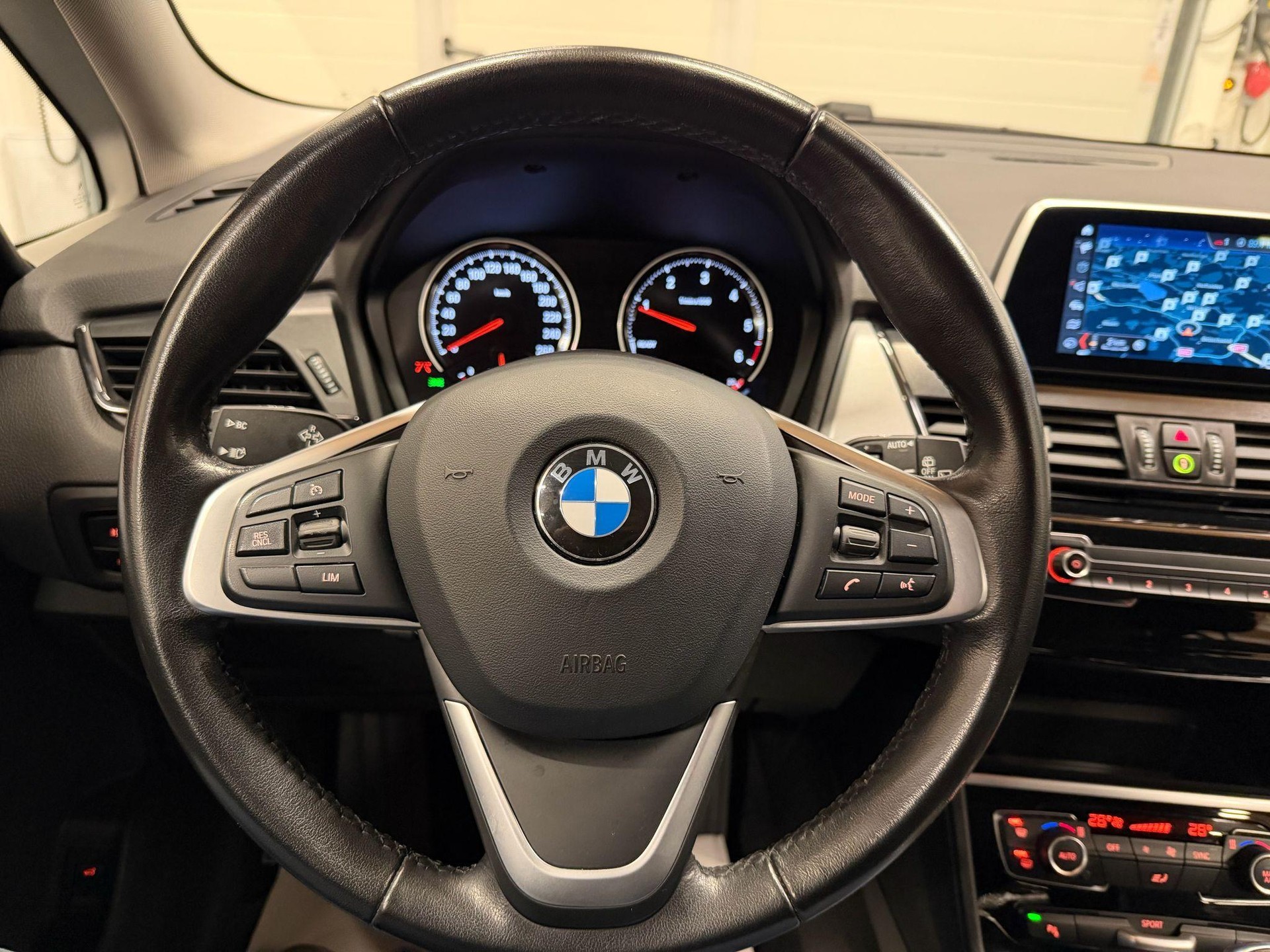 BMW 218d xDrive Gran Tourer-image-16