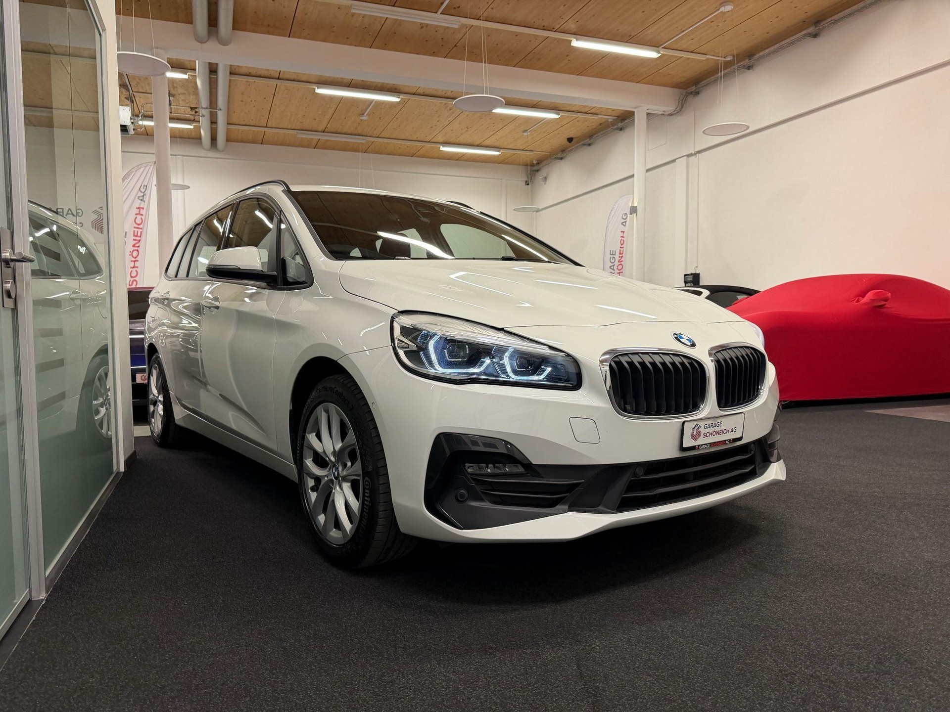 BMW 218d xDrive Gran Tourer-showroom-element-2