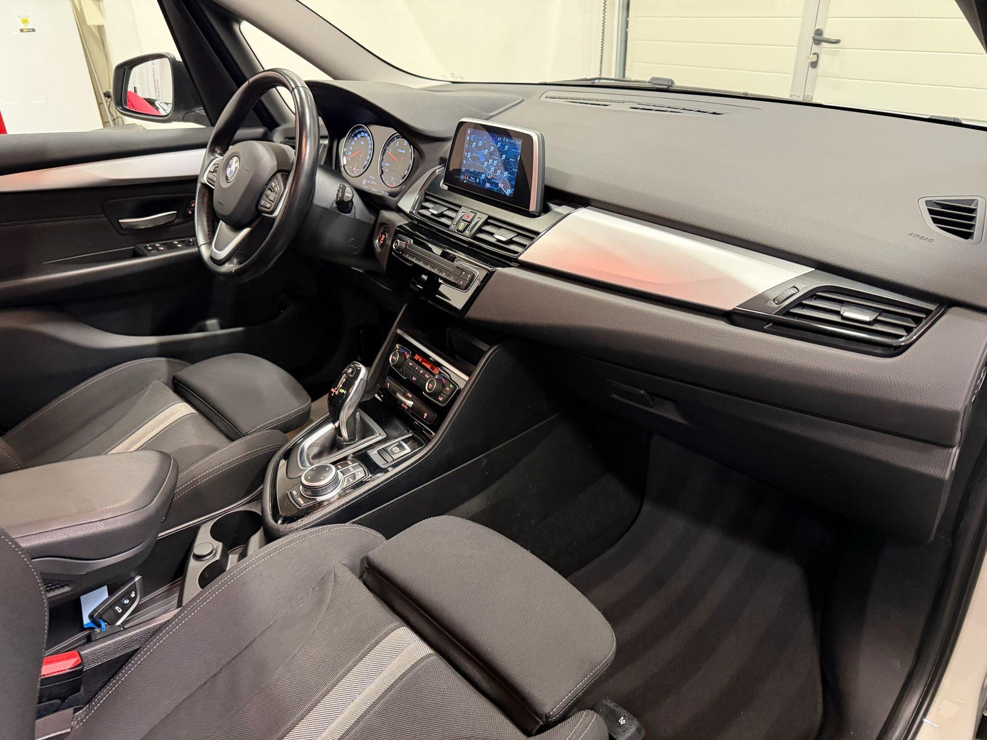 BMW 218d xDrive Gran Tourer-image-10
