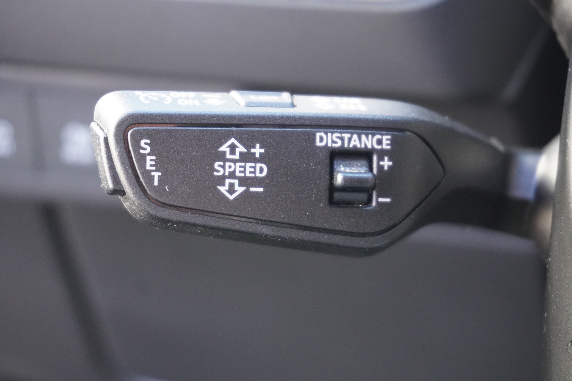 AUDI Q4 e-tron 45 quattro-image-19