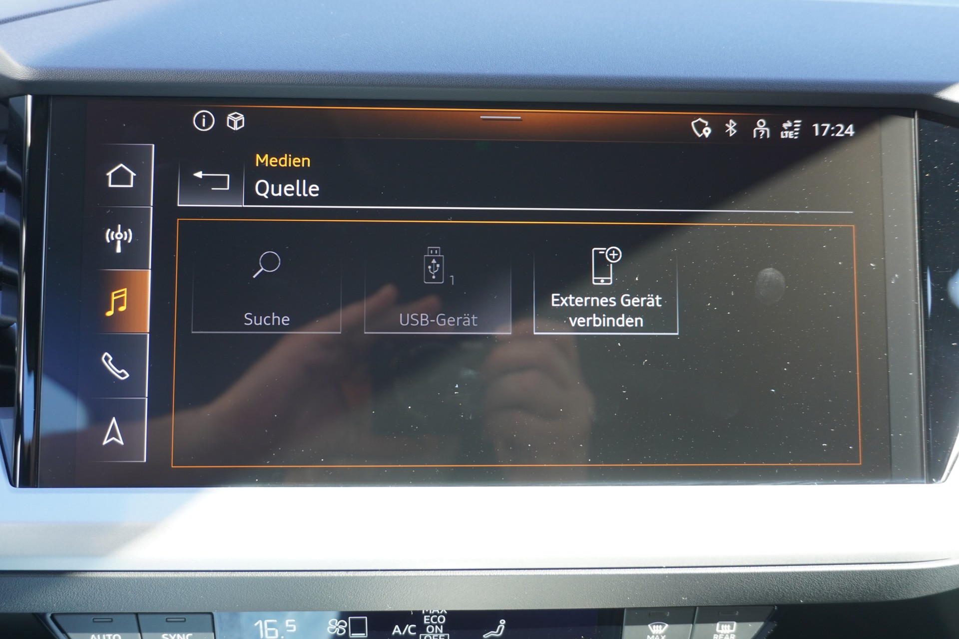 AUDI Q4 e-tron 45 quattro-image-31