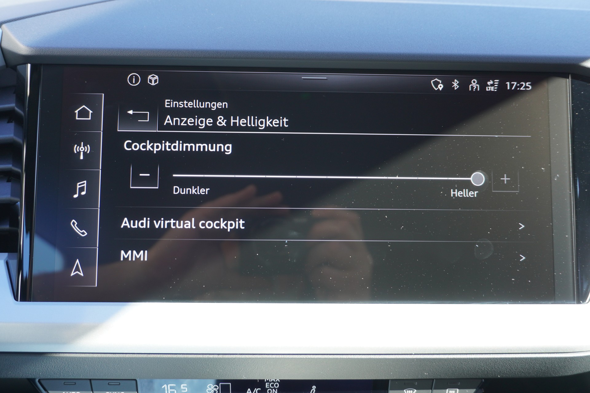 AUDI Q4 e-tron 45 quattro-image-32