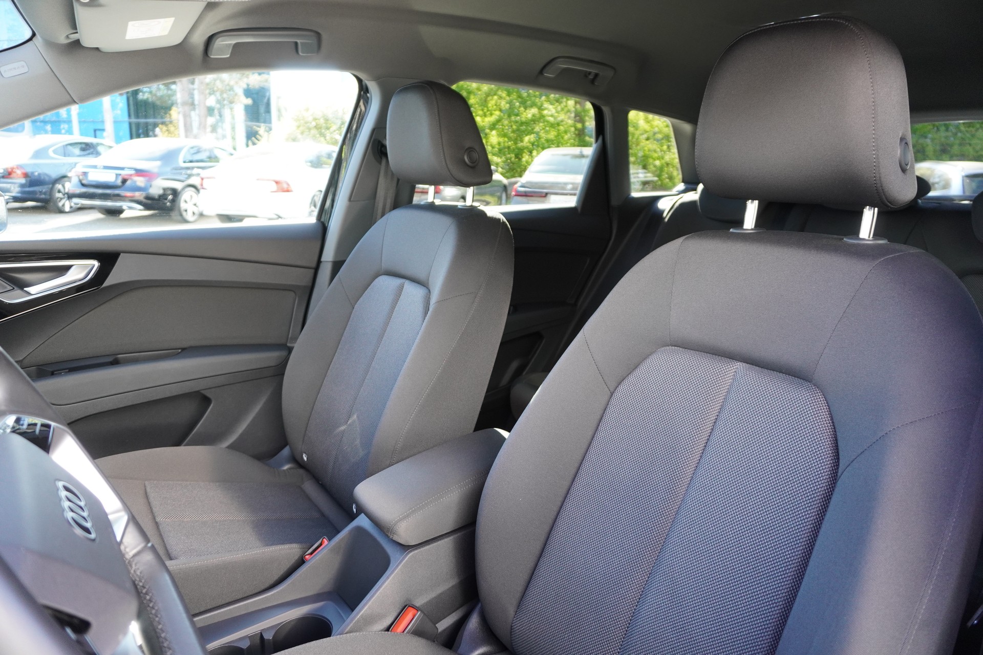 AUDI Q4 e-tron 45 quattro-image-12