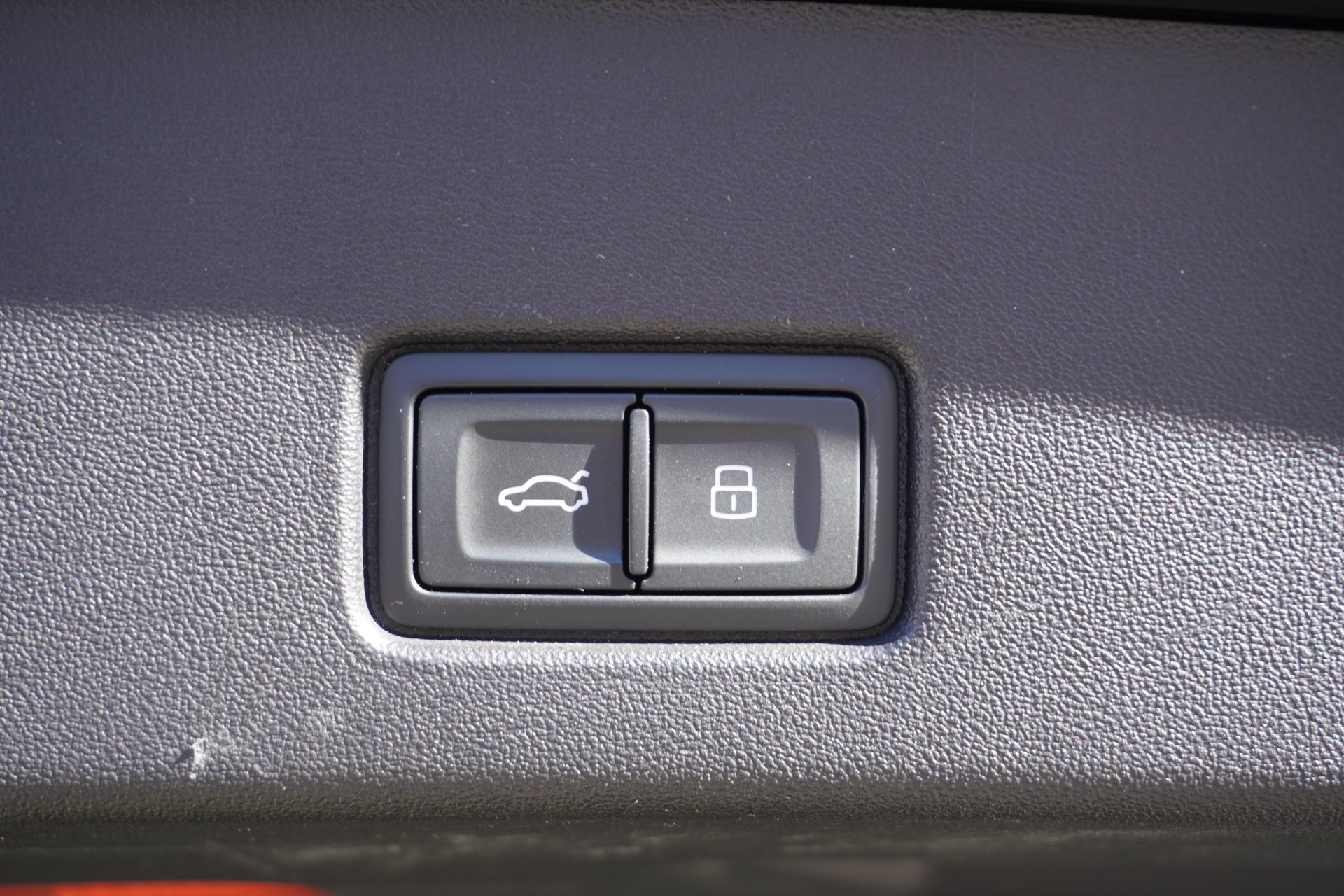 AUDI Q4 e-tron 45 quattro-image-11