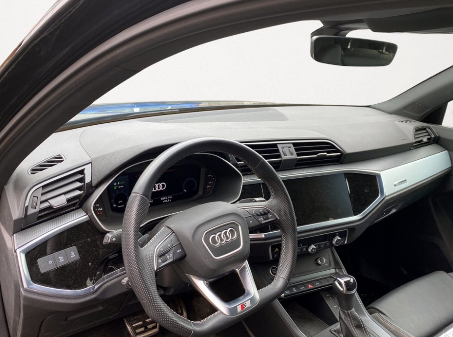 AUDI Q3 45 TFSI e S line S-tronic-image-2