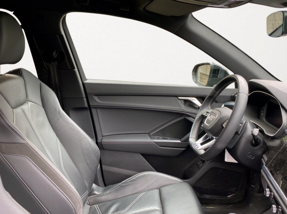 AUDI Q3 45 TFSI e S line S-tronic-image-8