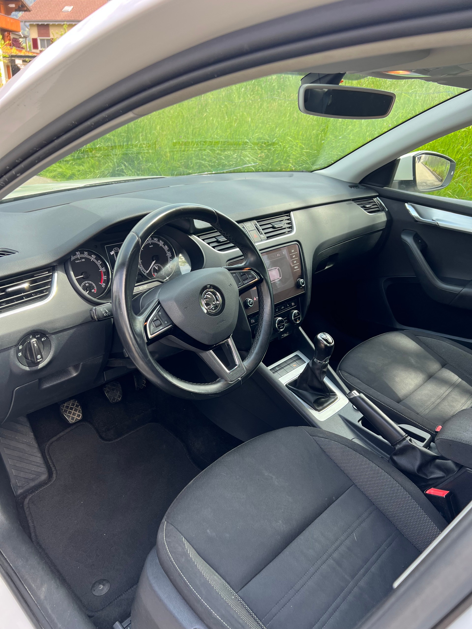 SKODA Octavia Combi 1.6 TDI Ambition-image-5