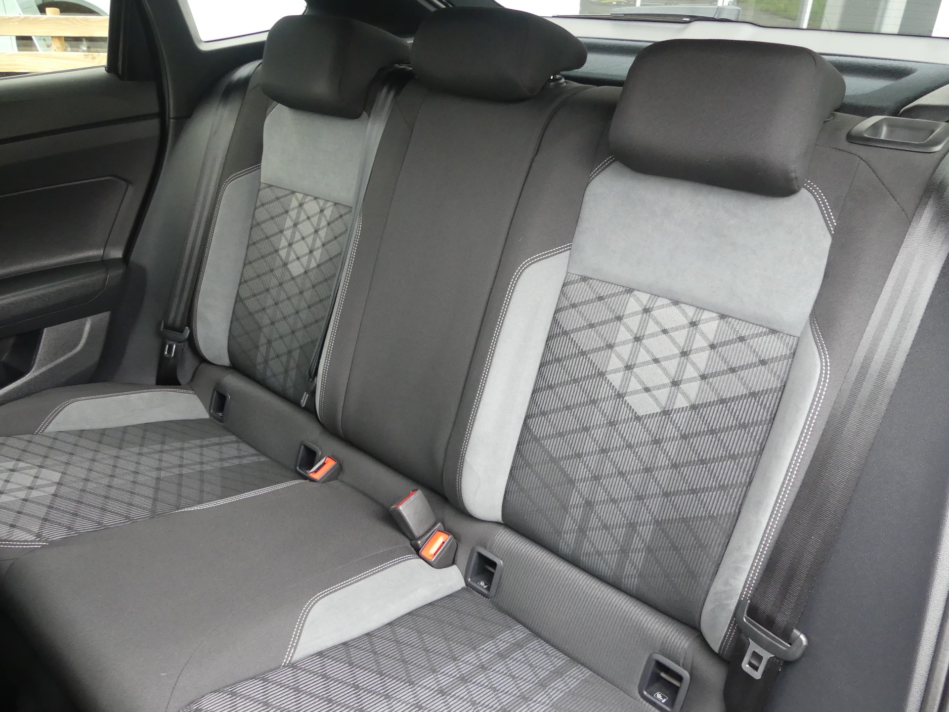 VW Taigo 1.5 TSI R-Line DSG-image-11
