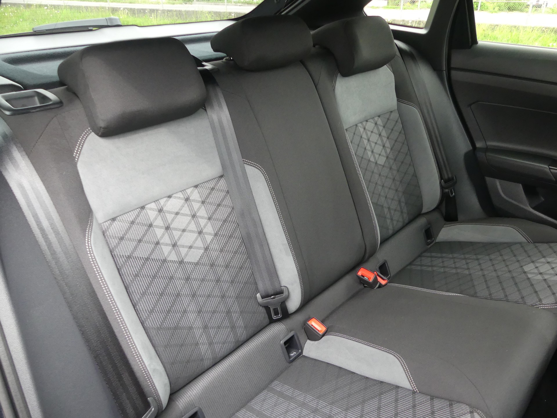 VW Taigo 1.5 TSI R-Line DSG-image-12