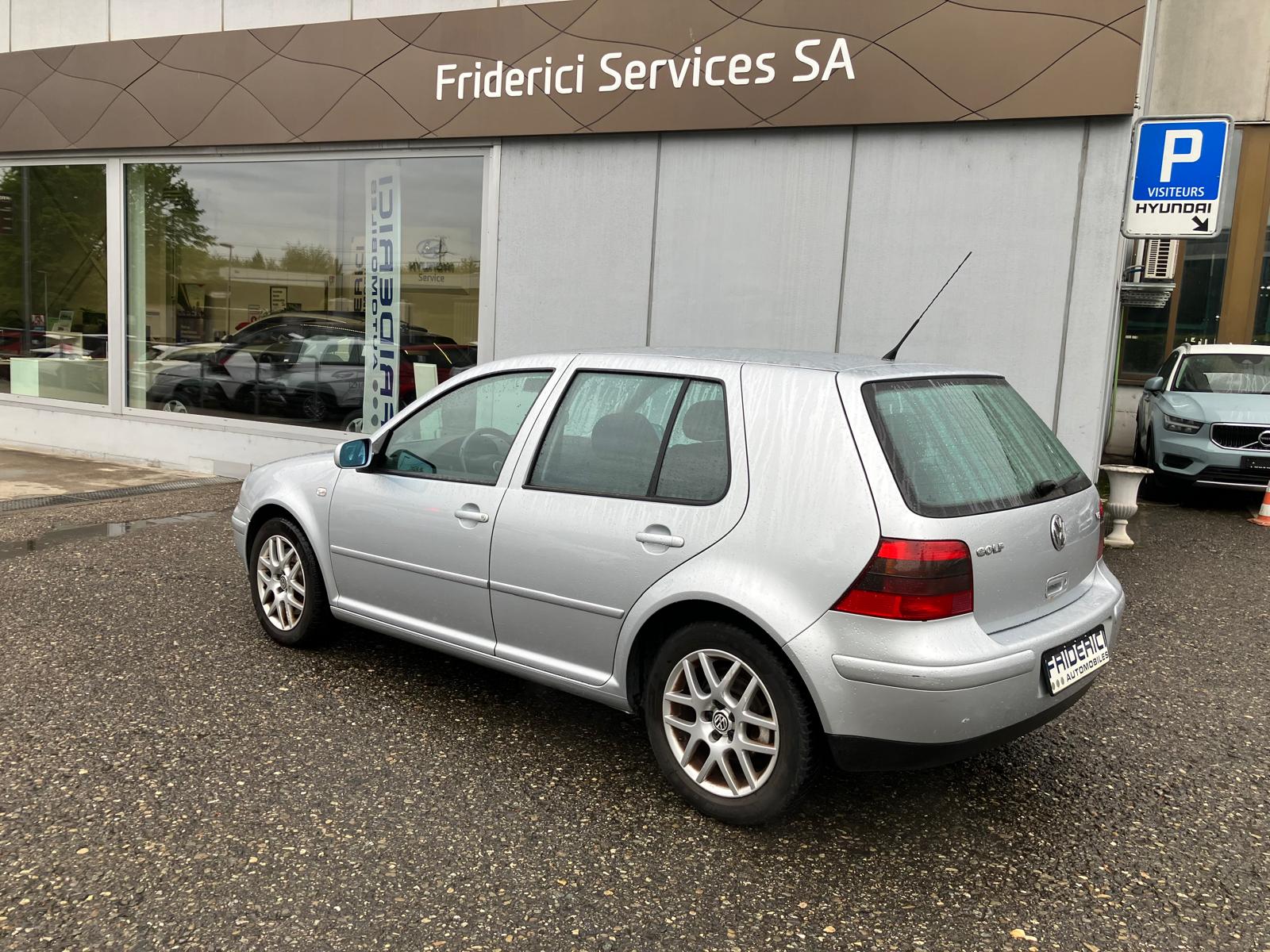 VW Golf 2.3 Highline-showroom-element-3