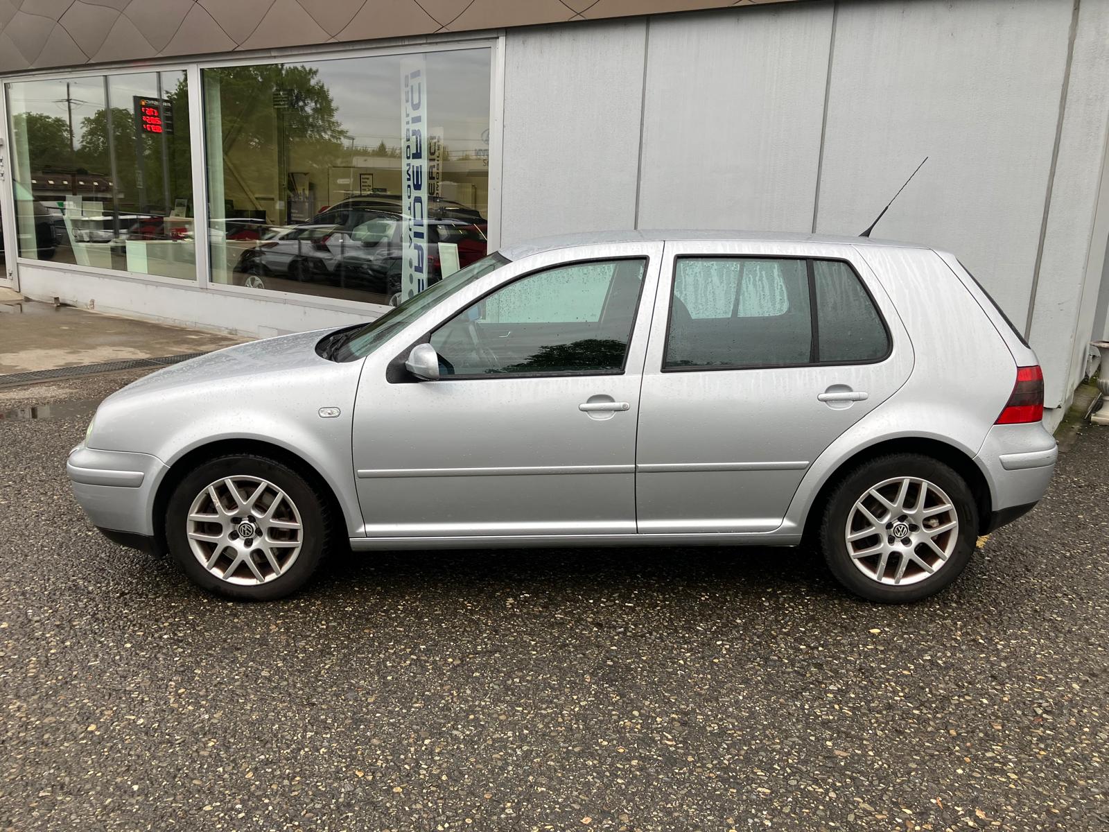 VW Golf 2.3 Highline-showroom-element-1