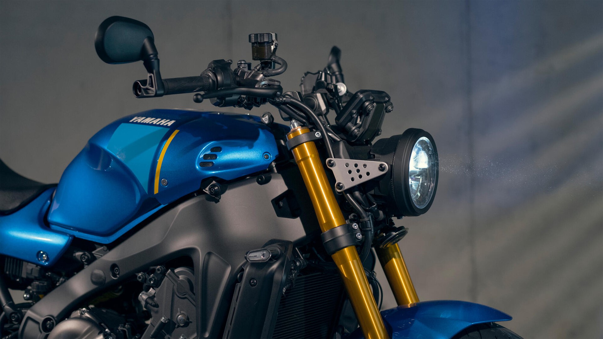 YAMAHA XSR 900-showroom-element-3