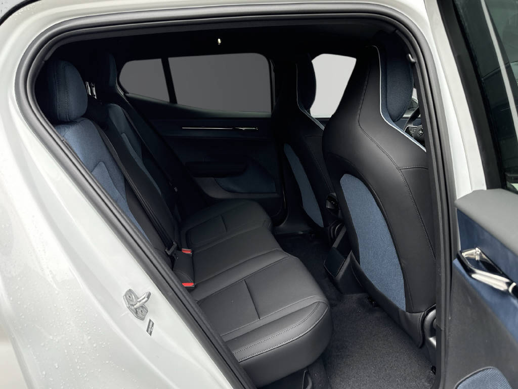 VOLVO EX 30 E60 Twin Ultra Performance AWD-image-11