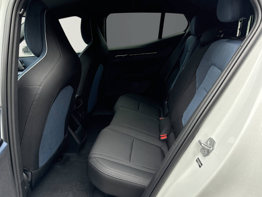 VOLVO EX 30 E60 Twin Ultra Performance AWD-image-10