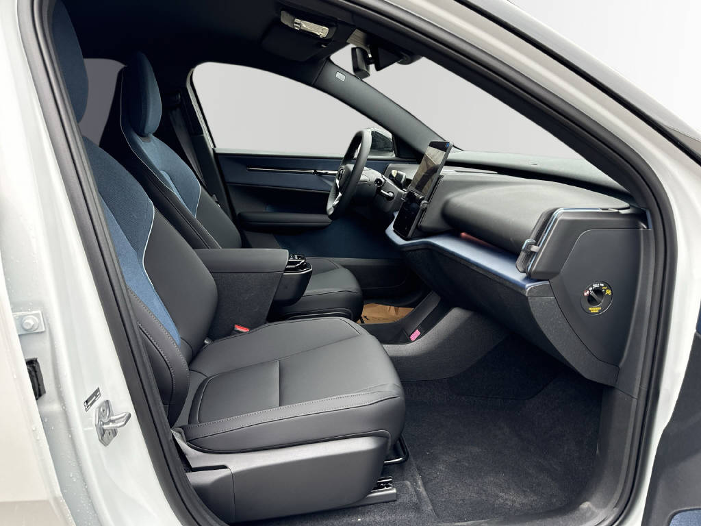 VOLVO EX 30 E60 Twin Ultra Performance AWD-image-12