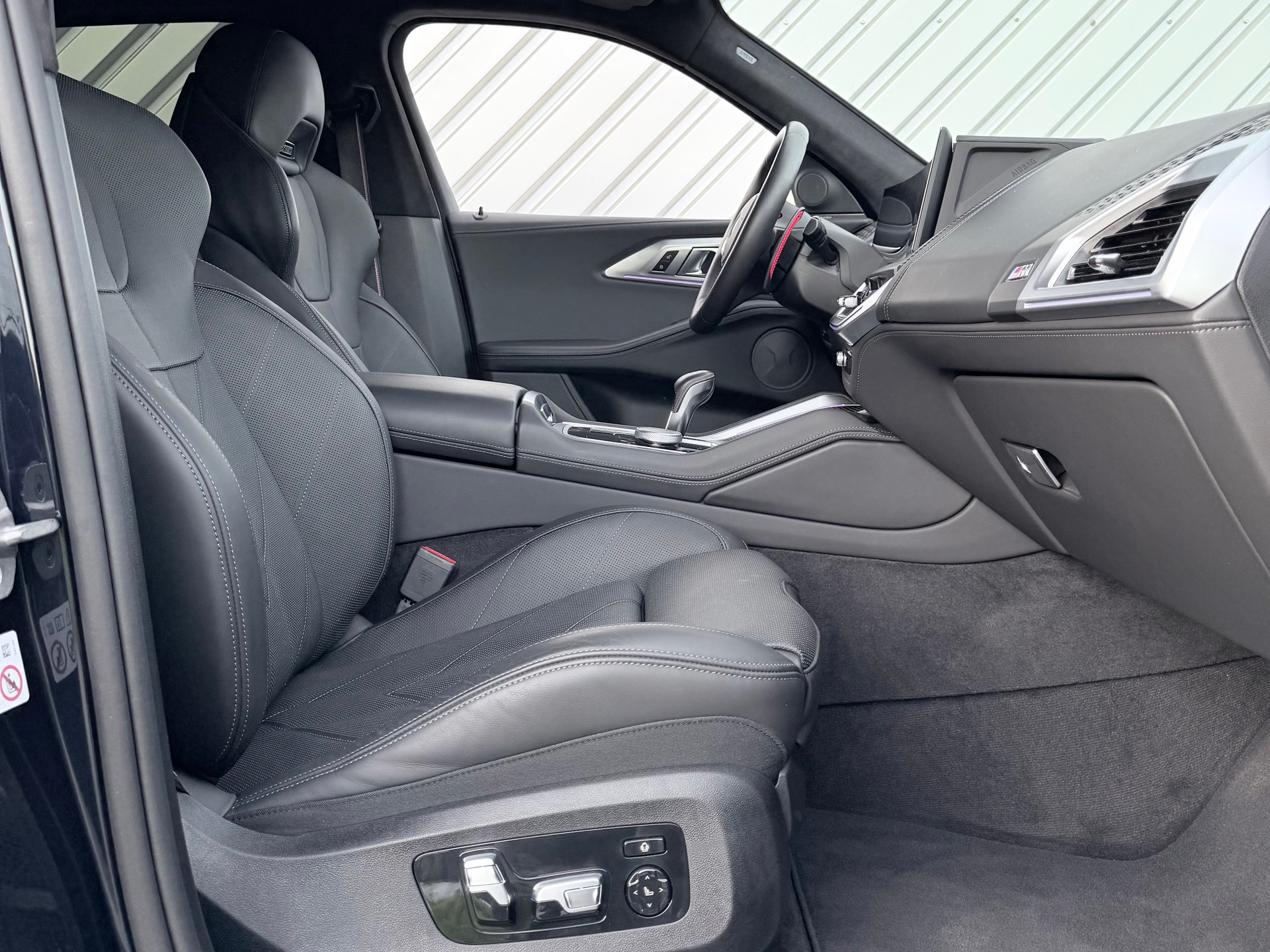 BMW XM xDrive 50e PHEV Steptronic-image-10
