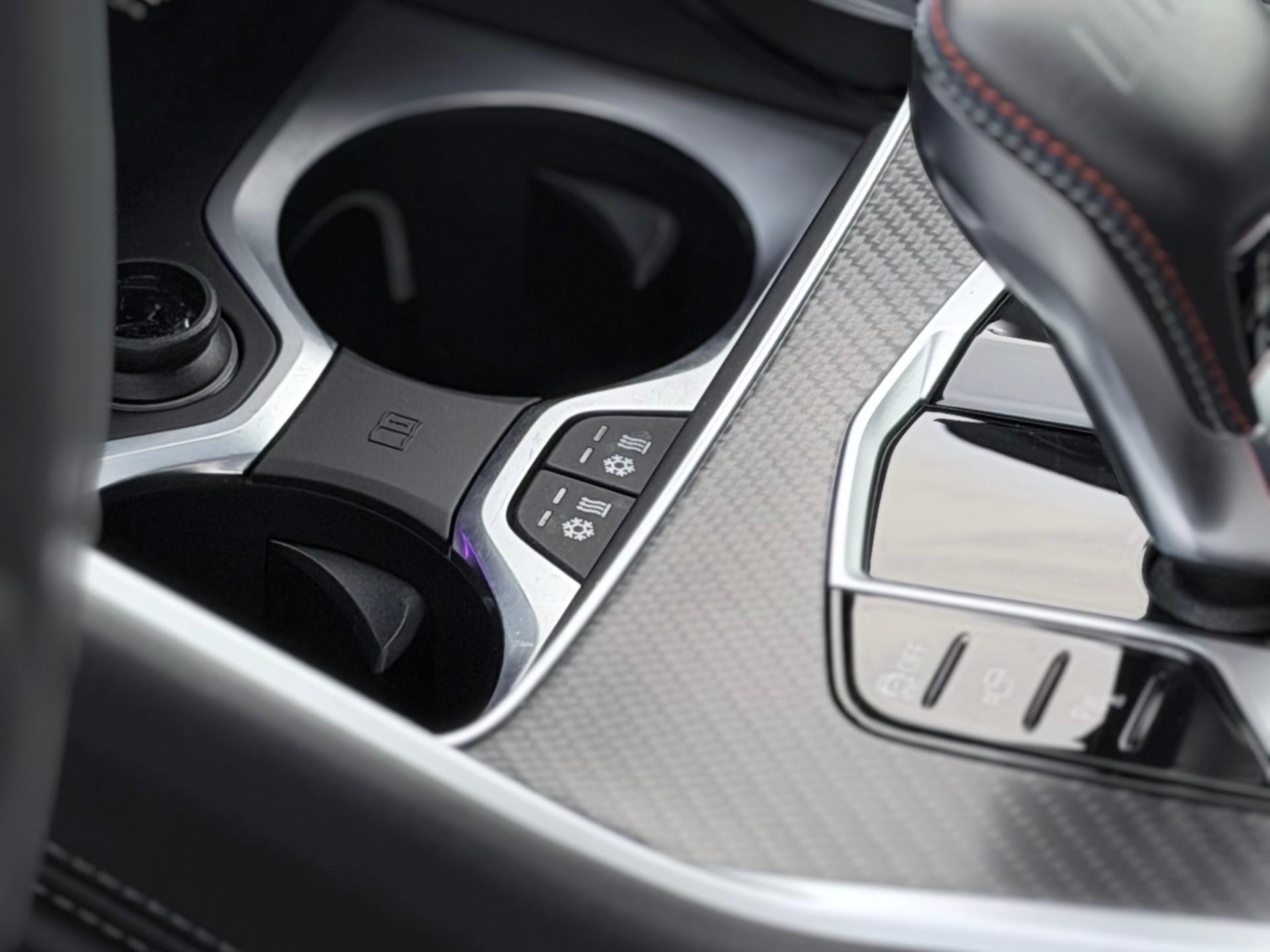 BMW XM xDrive 50e PHEV Steptronic-image-6