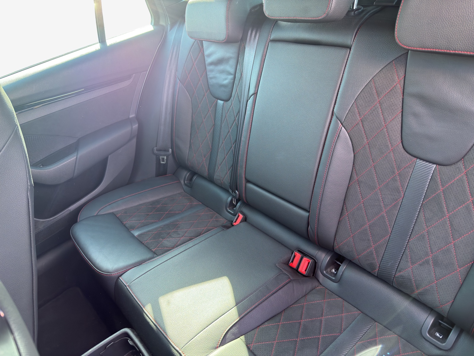 SKODA Octavia Combi 2.0 TSI DSG RS-image-11