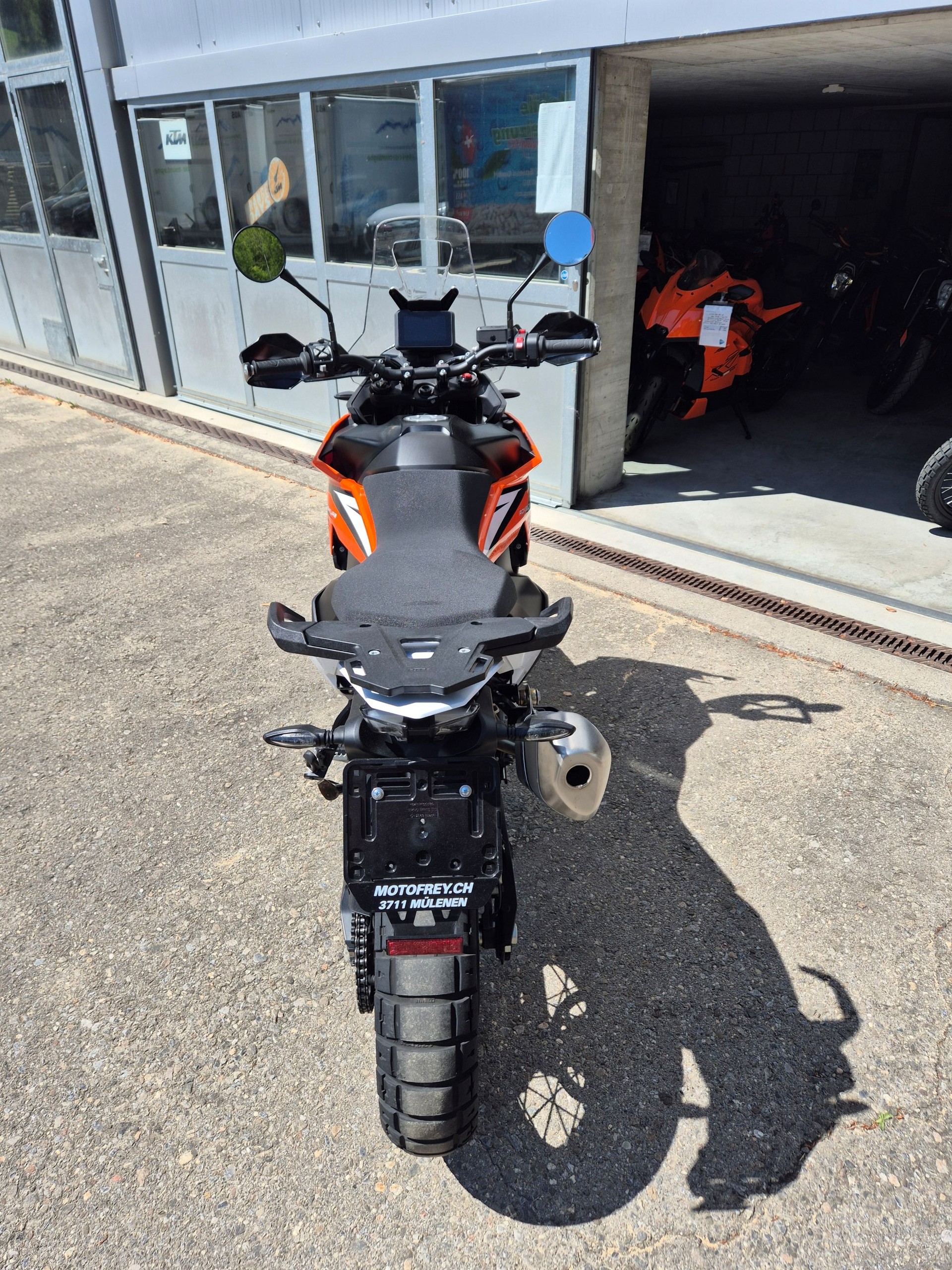 KTM 890 Adventure-image-2