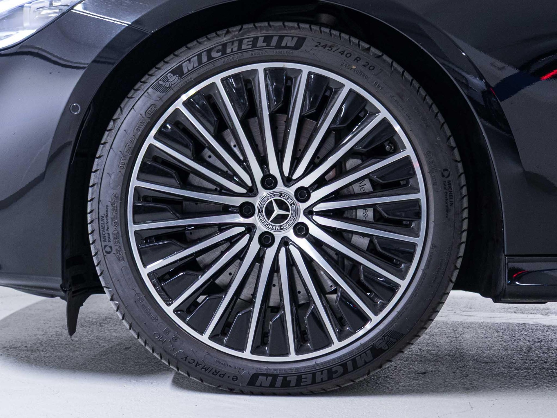 MERCEDES-BENZ E 200 4MATIC-image-14