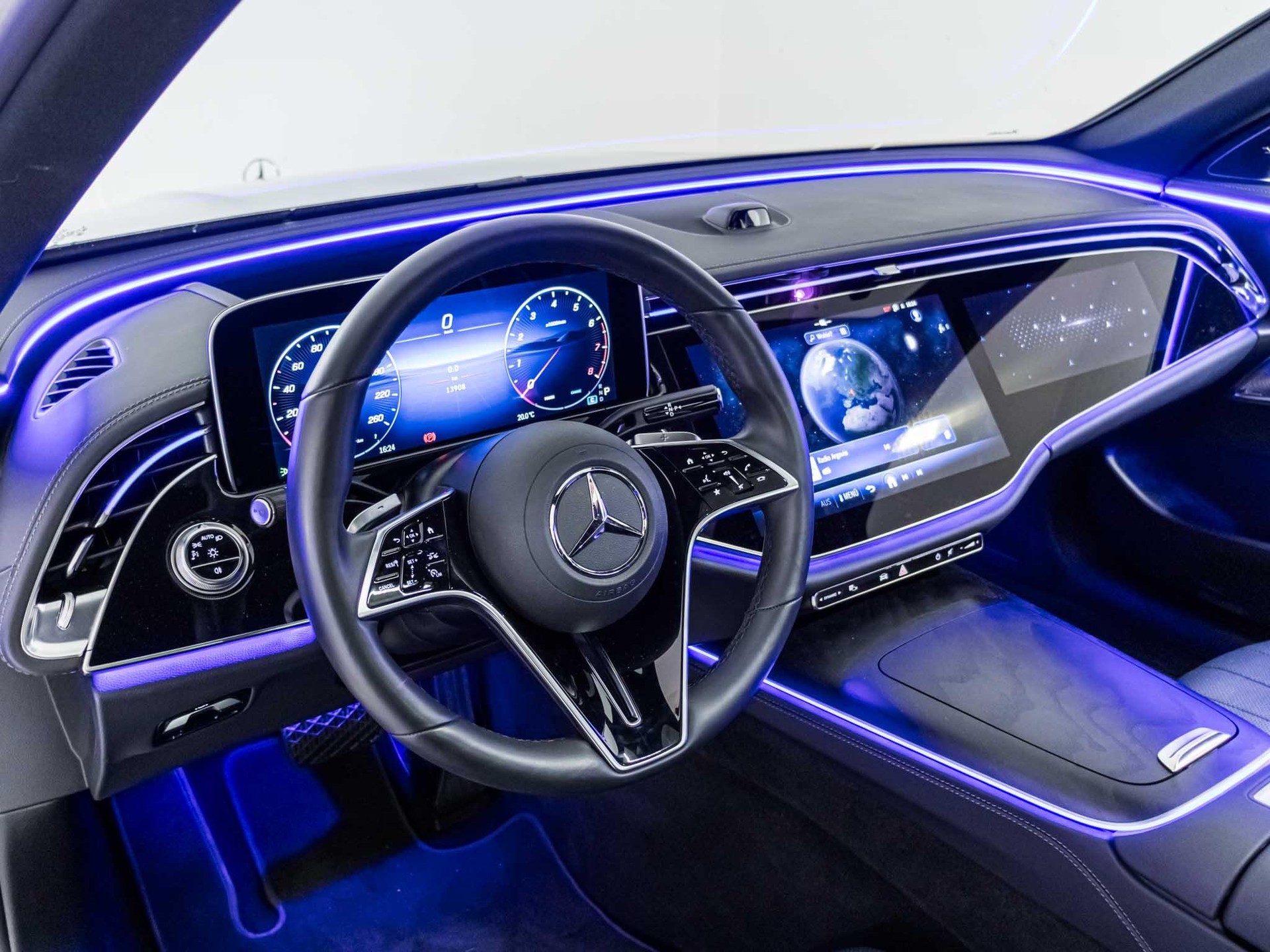 MERCEDES-BENZ E 200 4MATIC-image-9