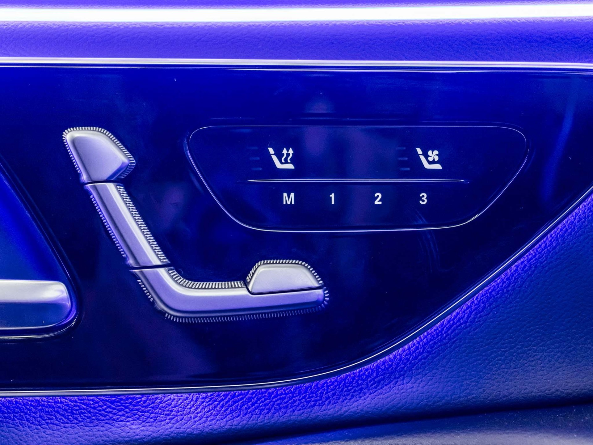 MERCEDES-BENZ E 200 4MATIC-image-12