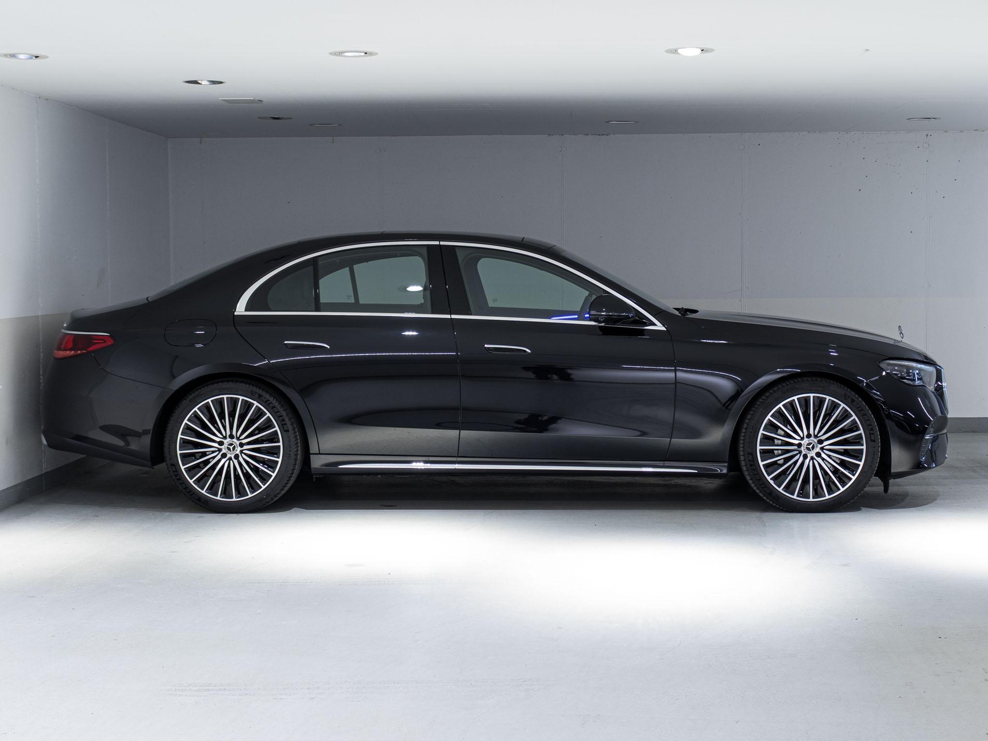 MERCEDES-BENZ E 200 4MATIC-image-1