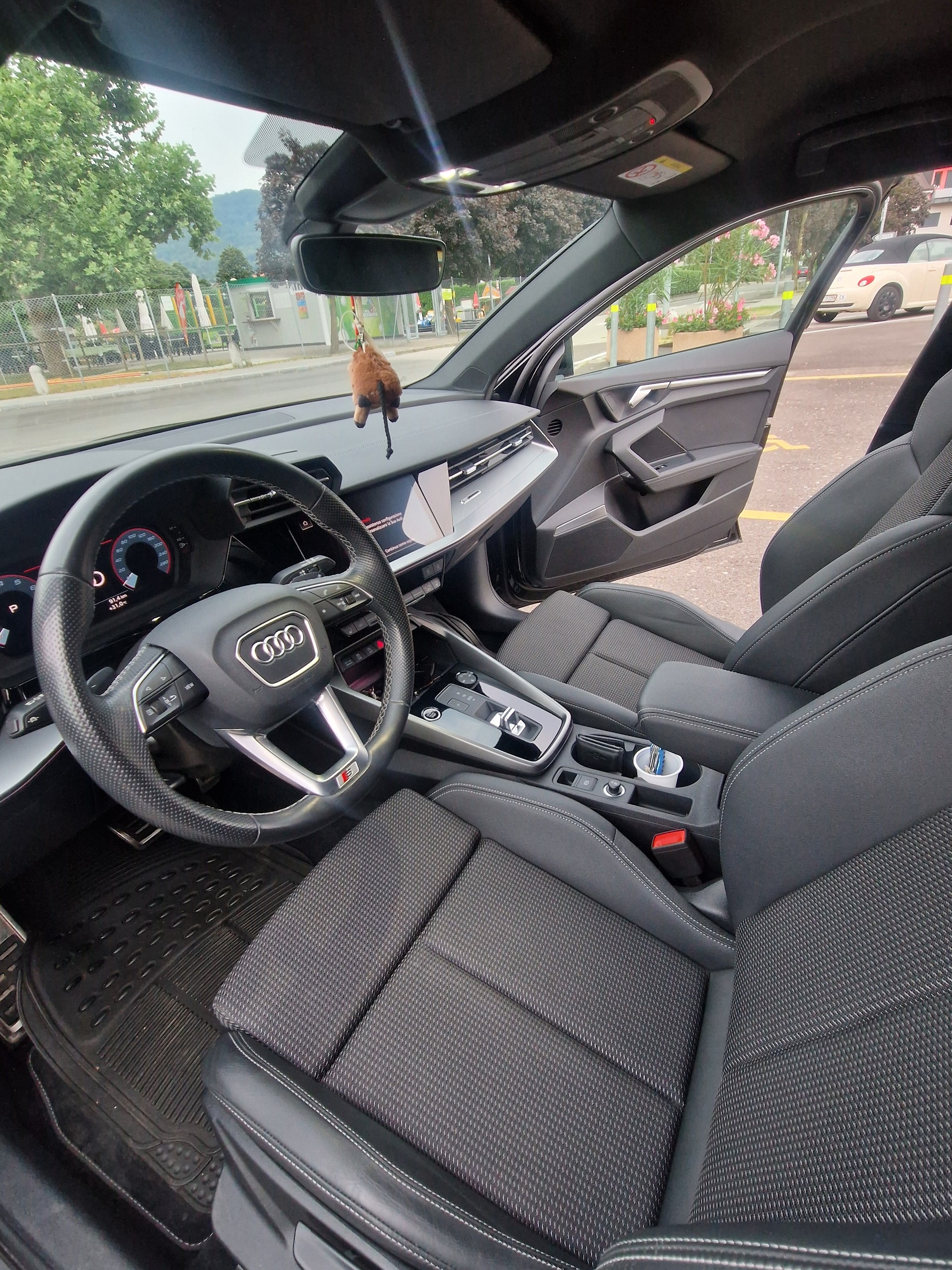 AUDI 1.5 35 TFSI S Line Attraction S-Tronic-image-4