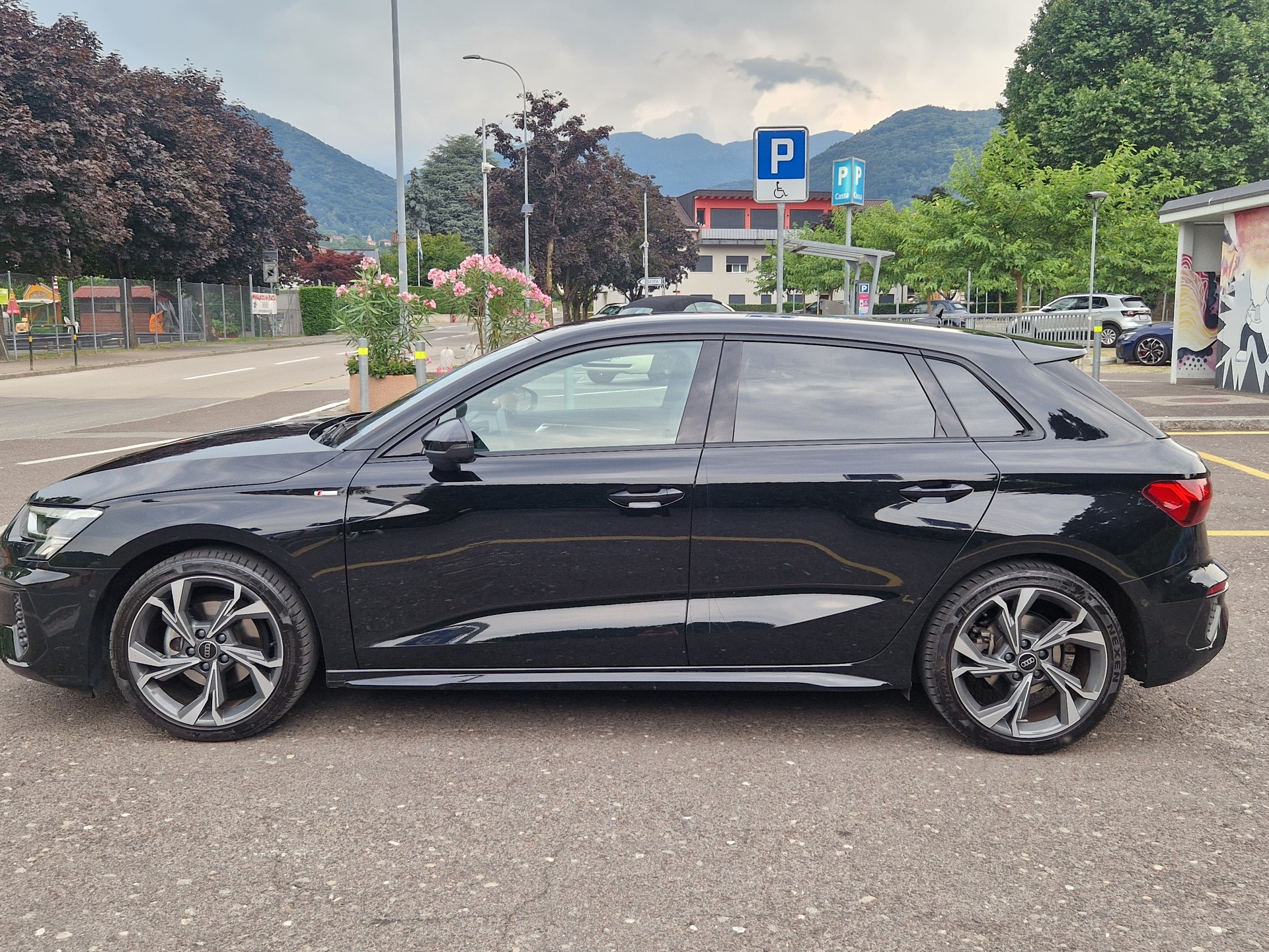 AUDI 1.5 35 TFSI S Line Attraction S-Tronic-image-1