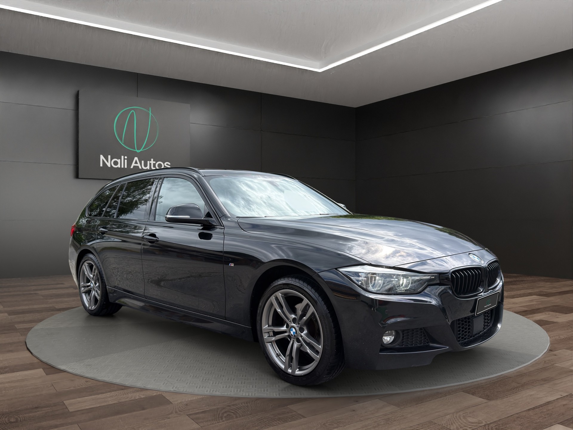 BMW 320i xDrive Touring M Sport Steptronic-image-7
