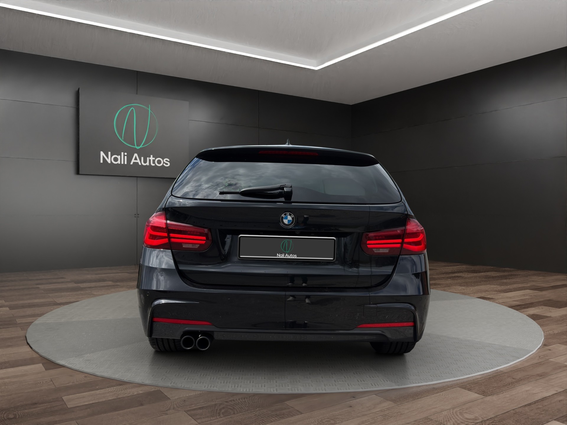 BMW 320i xDrive Touring M Sport Steptronic-showroom-element-2